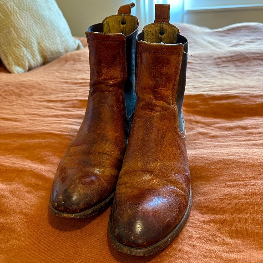 Frye genuine leather Chelsea boots size W7.5 - Picture 2 of 4